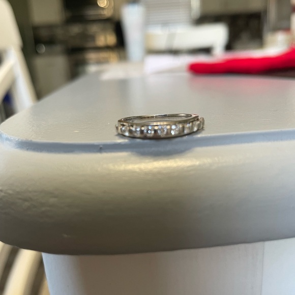 .6 ct. white gold wedding band - Picture 2 of 7